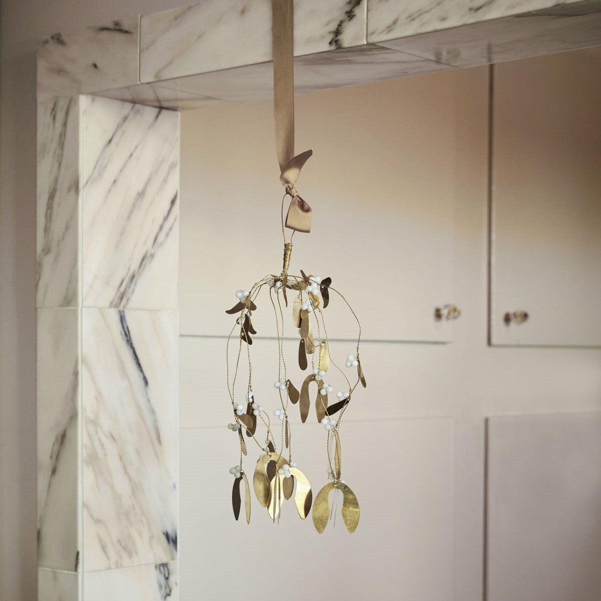 House Doctor Ornament MISTLETOE messing | 15x37 cm - Sir Henrys