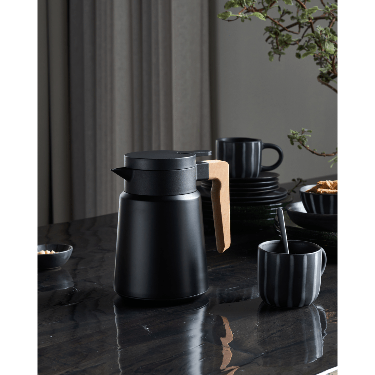 House Doctor Thermoskanne COLE 1L schwarz | Ø13,5x20cm - Sir Henrys