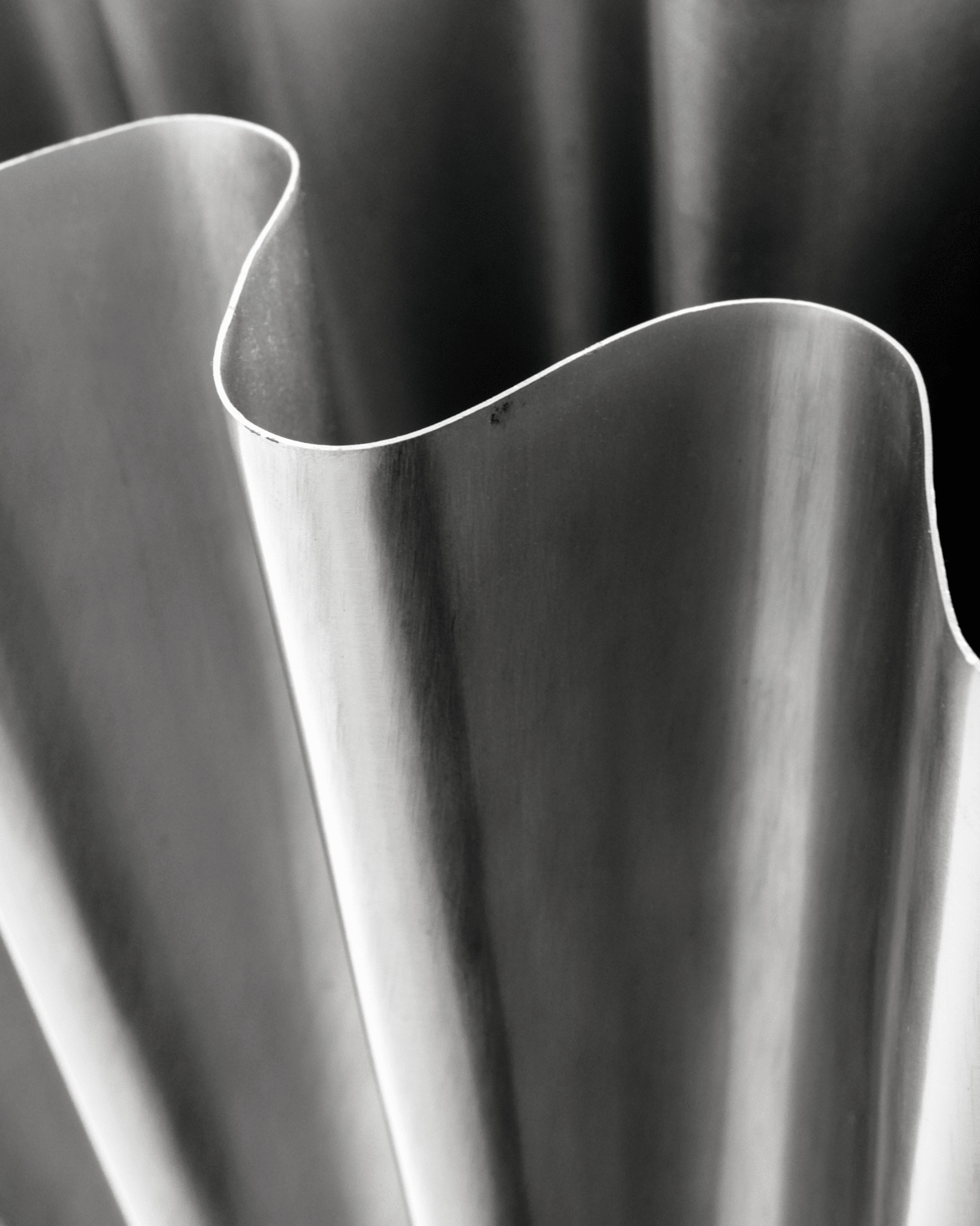 House Doctor Vase FLOOD gebürstetes silber | 53x11x30cm - Sir Henrys