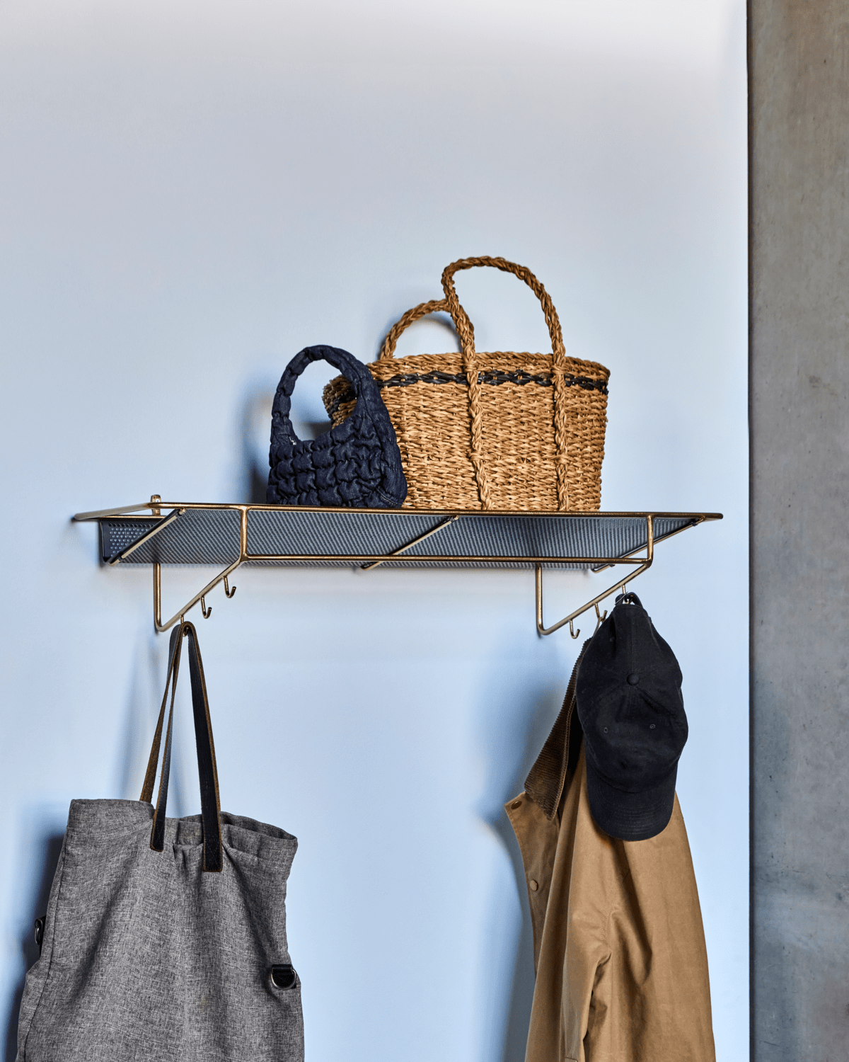 House Doctor Wandablage WALLY Antik messingfinish schwarz | 80x35x20cm - Sir Henrys