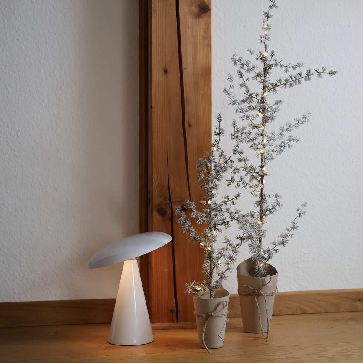 Lene Bjerre Zeder PINEA mit LED Kunstpflanze grün | Ø35x95cm