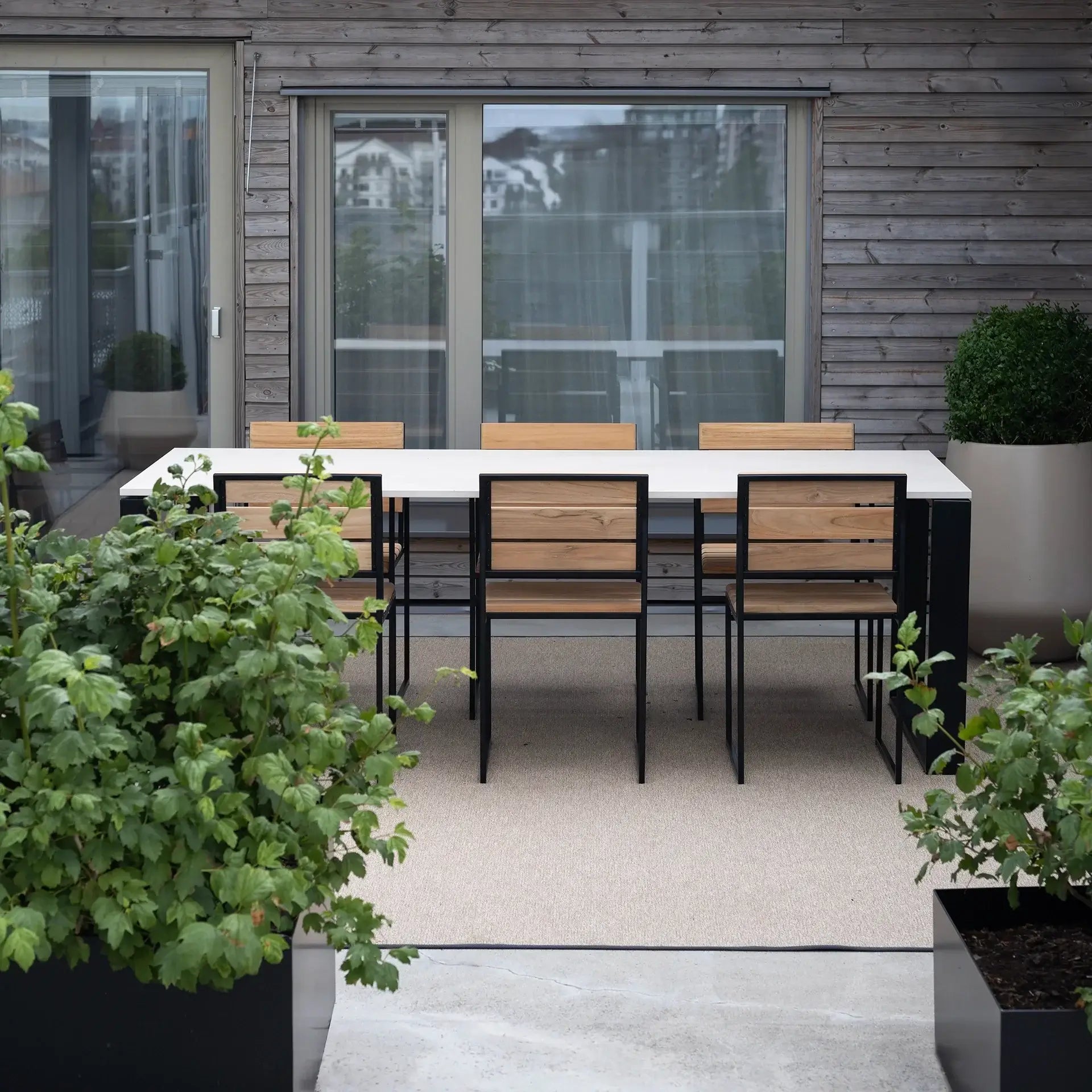 by Crea® Gartenstuhl EDITH Schwarzes Gestell & Teak