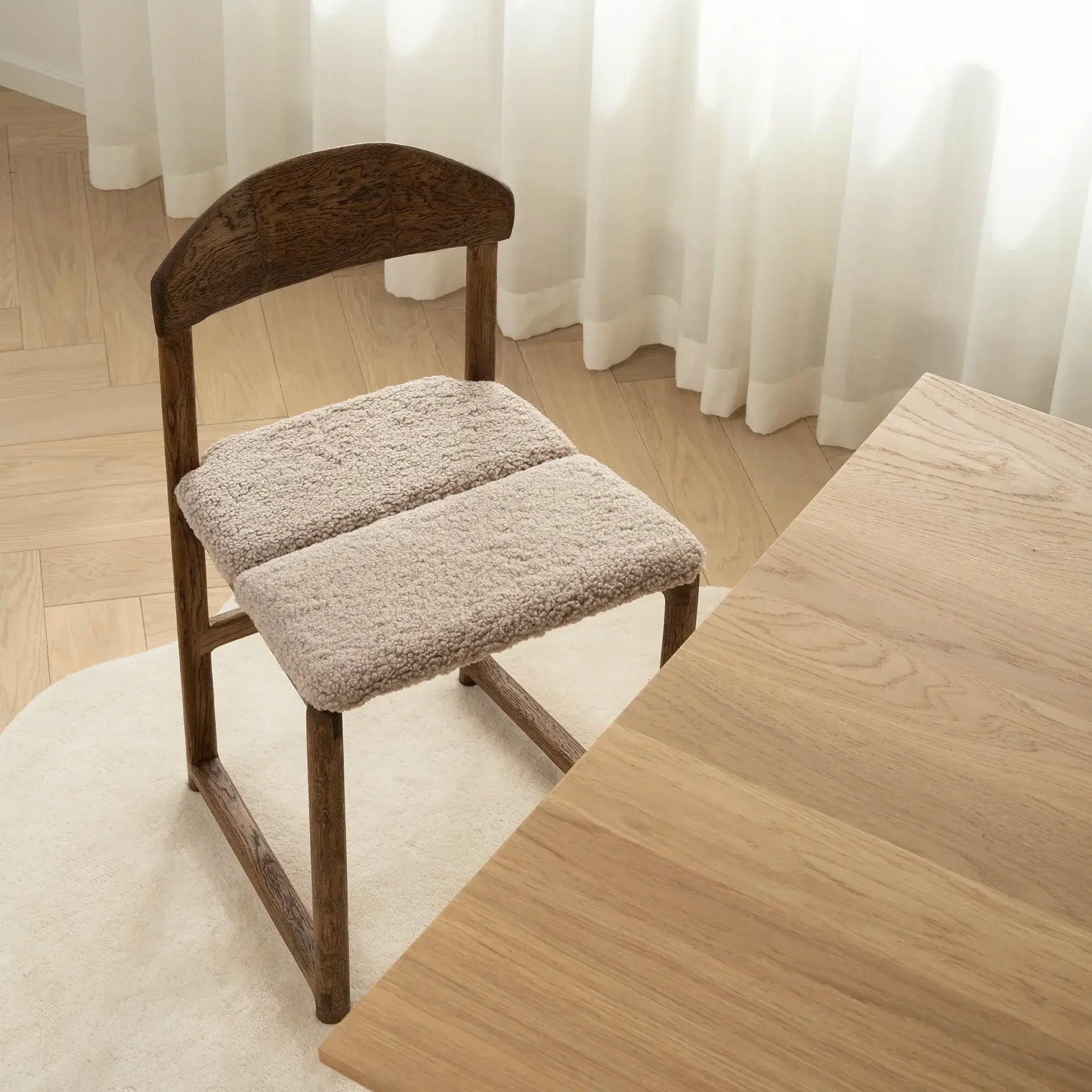 by Crea® Esszimmerstuhl KARIN Dunkle Eiche Bouclé Greige