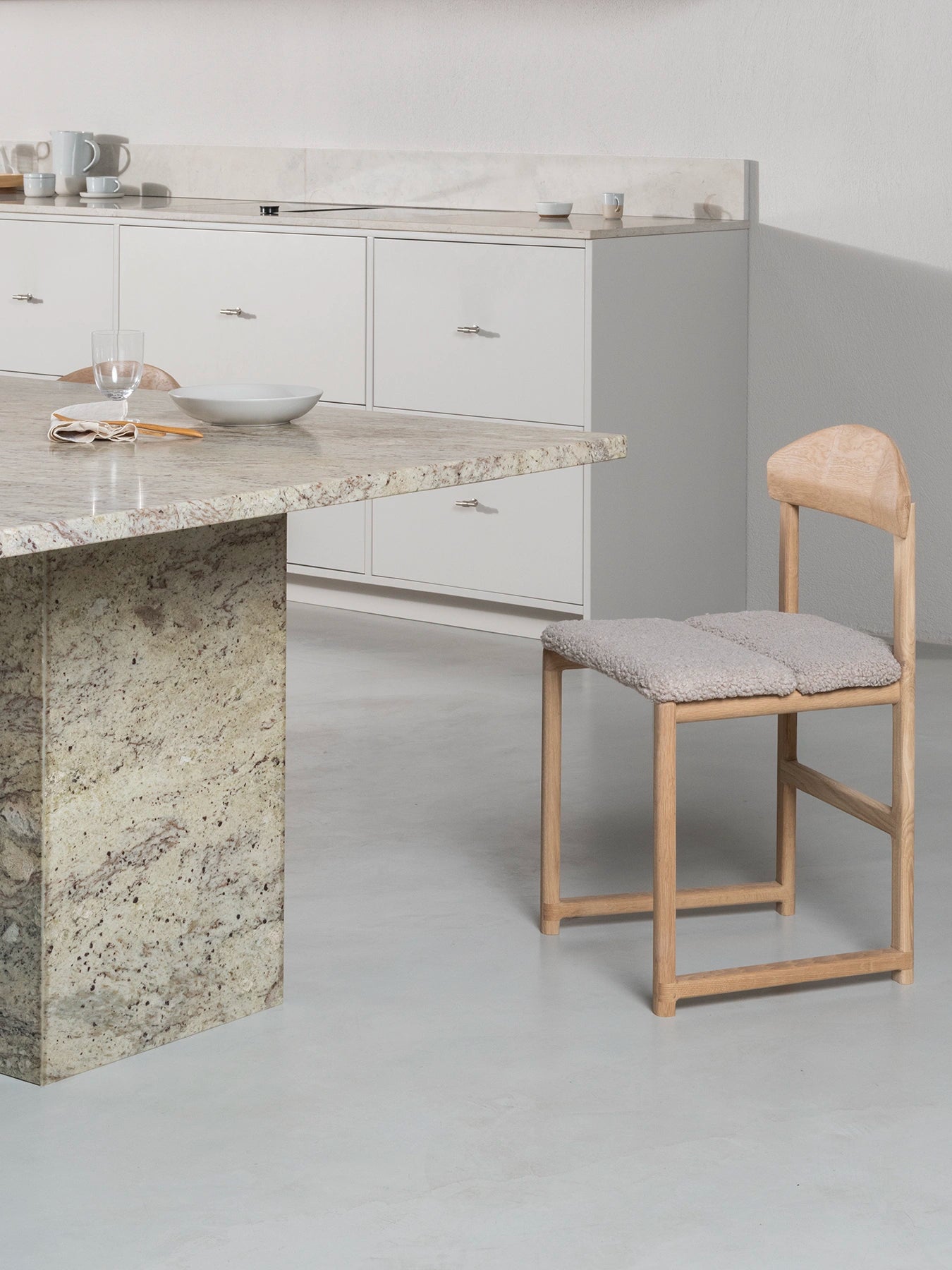 by Crea® Esszimmerstuhl KARIN Eiche Natur Bouclé Greige