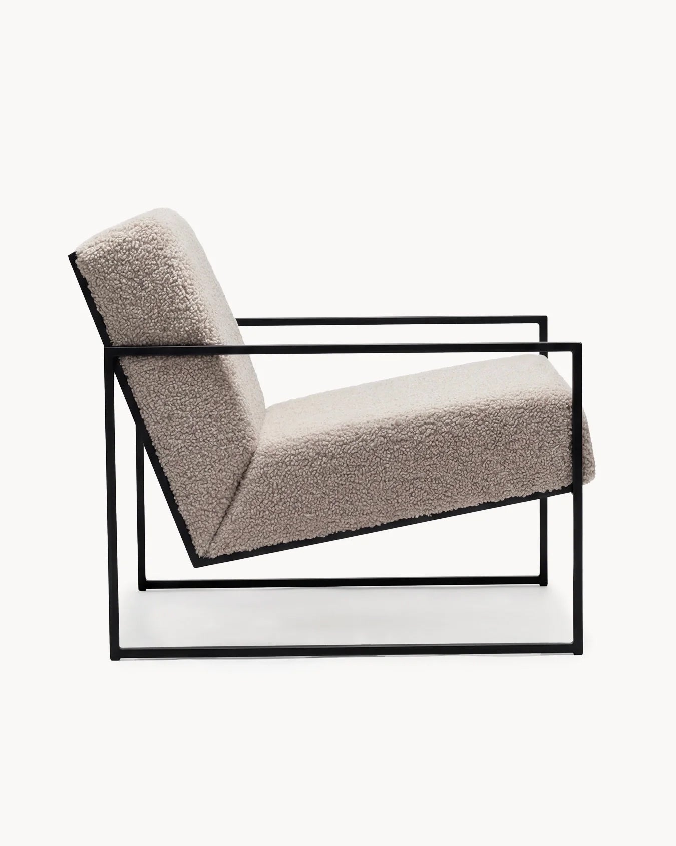 by Crea® Sessel KENT Schwarzer Rahmen Greige Bouclé-Kissen