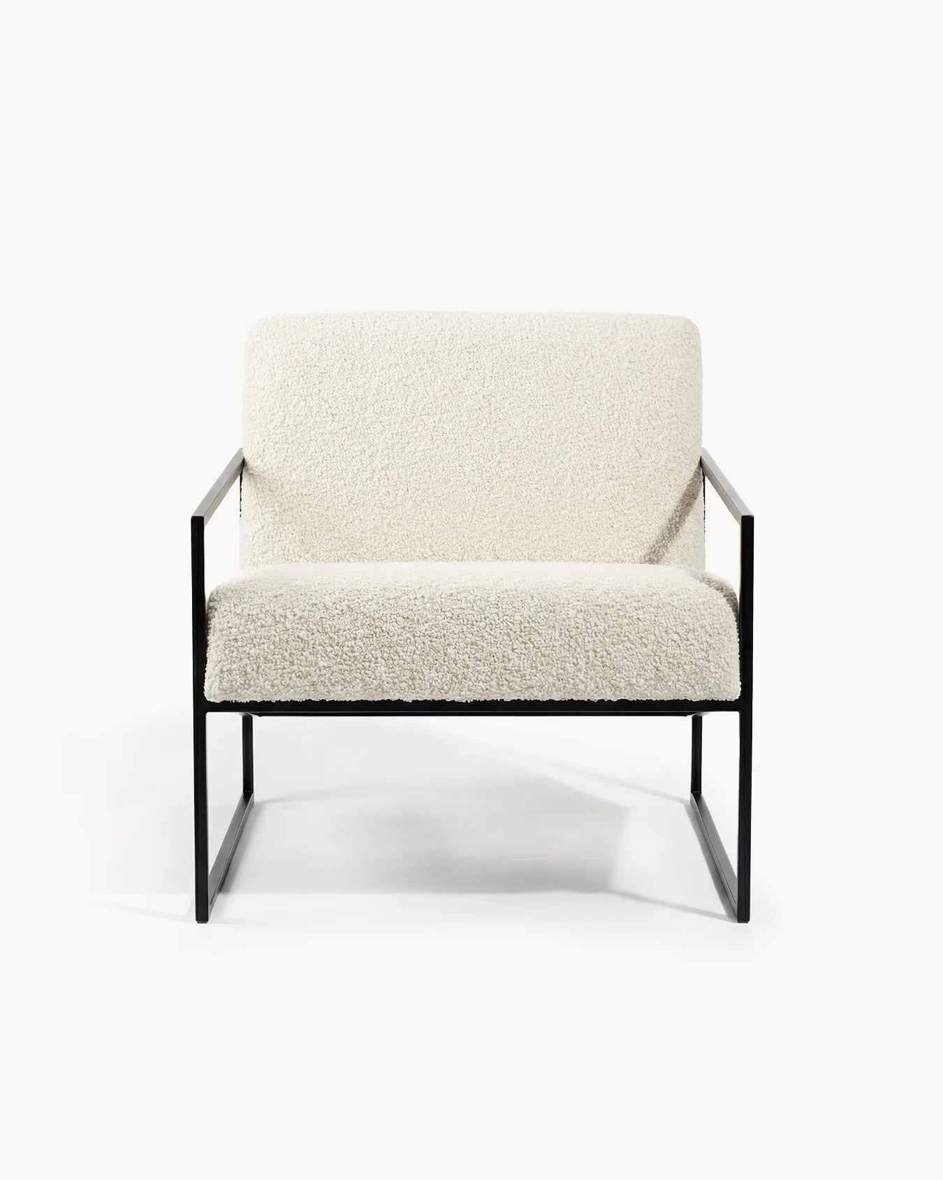 by Crea® Sessel KENT Schwarzer Rahmen Elfenbein Bouclé Kissen