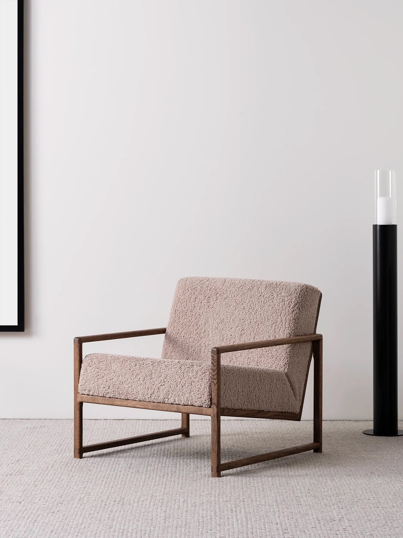 by Crea® Sessel EINAR Dunkel Eichenrahmen Greige Bouclé-Kissen