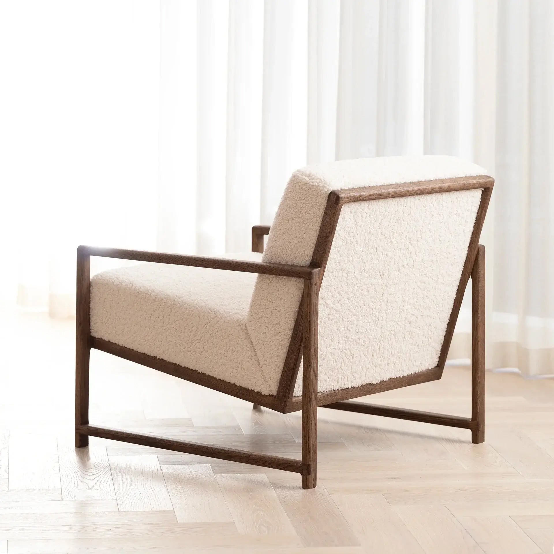 by Crea® Sessel EINAR Dunkel Eichenrahmen Elfenbein Bouclé Kissen