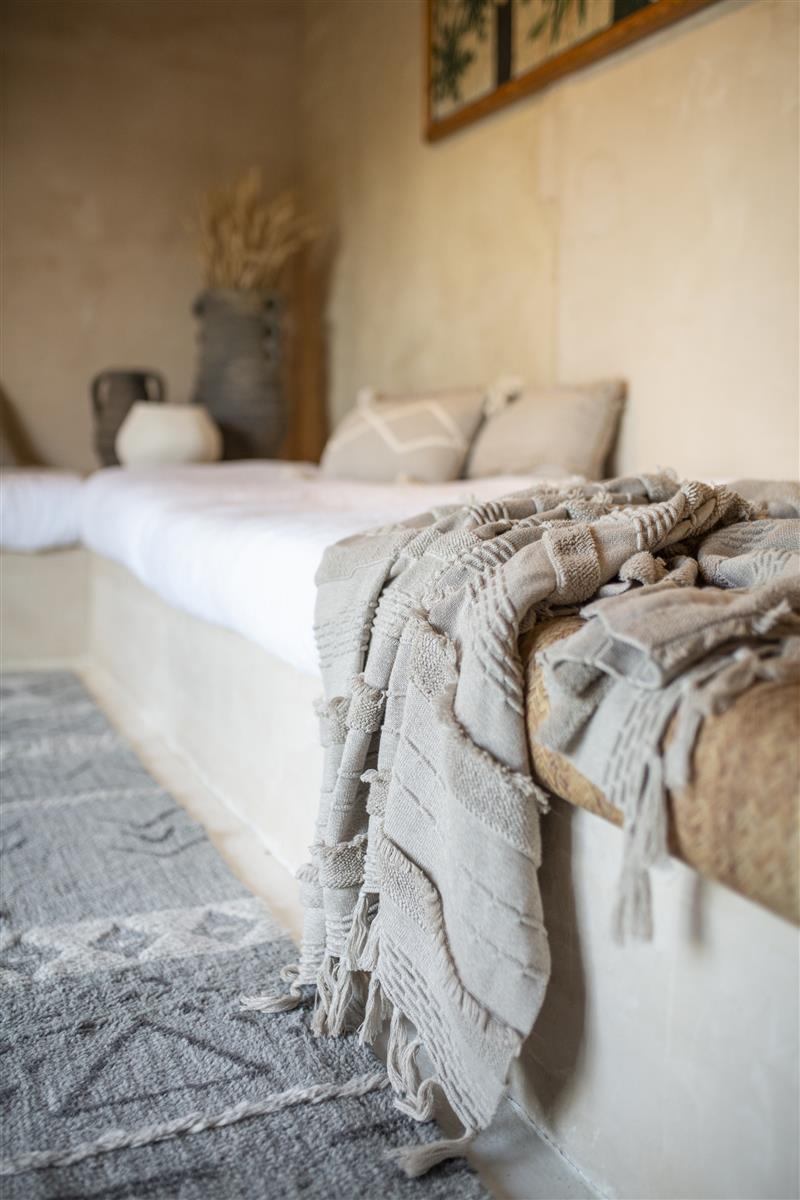 Lorena Canals gestrickte Baumwolldecke AIR DUNE weiß | 125x150cm - Sir Henrys