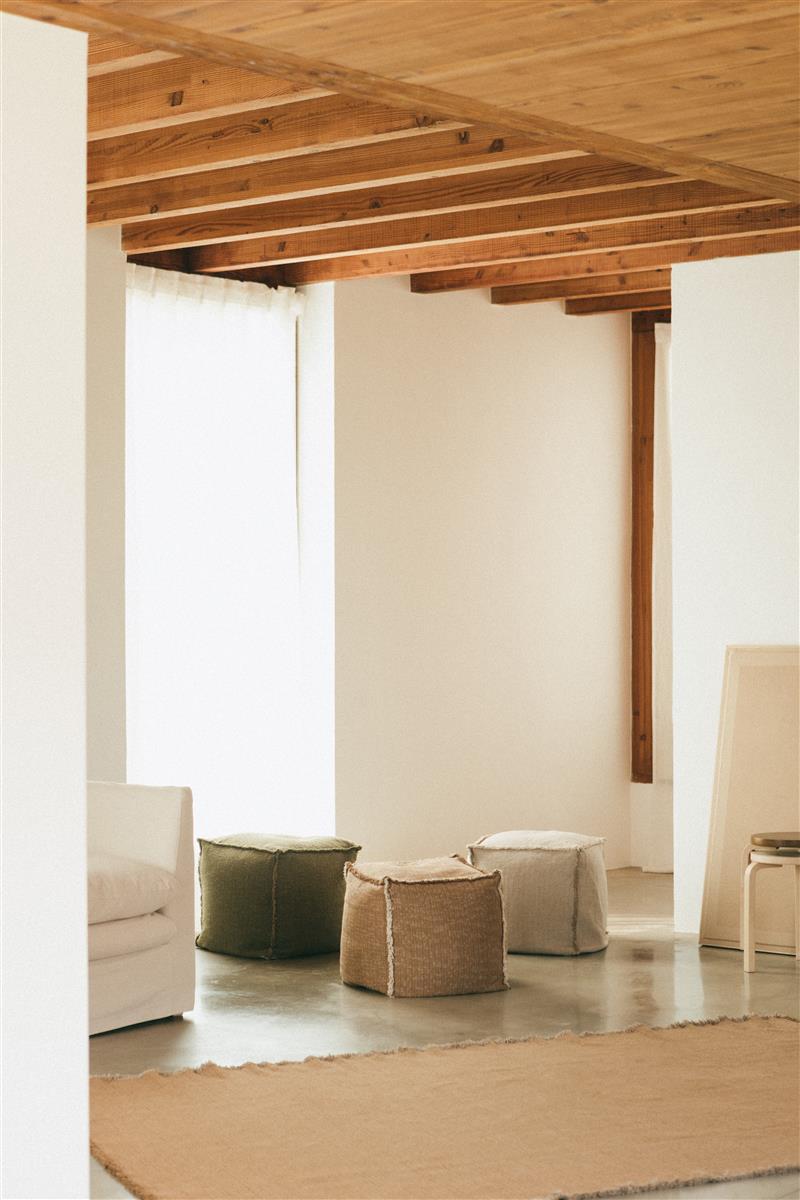 Lorena Canals Handgewebter Pouf Ochre | 45x45cm - Sir Henrys