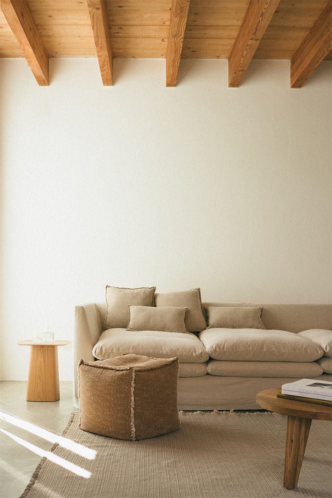 Lorena Canals Handgewebter Pouf Ochre | 45x45cm - Sir Henrys