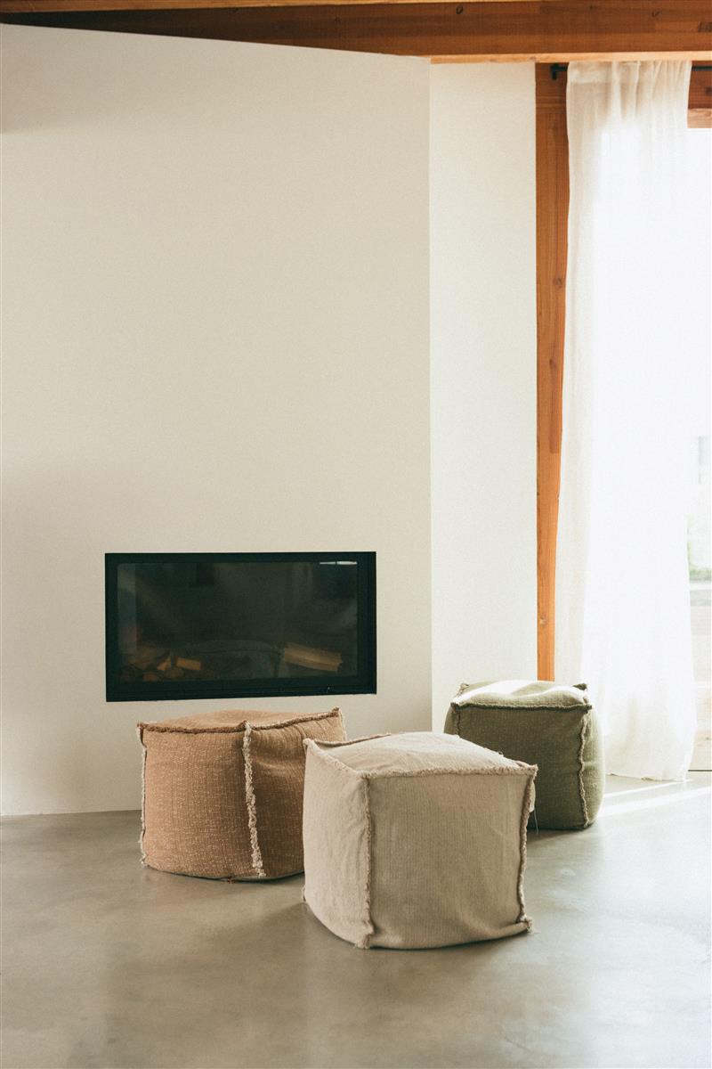 Lorena Canals Handgewebter Pouf Ochre | 45x45cm - Sir Henrys