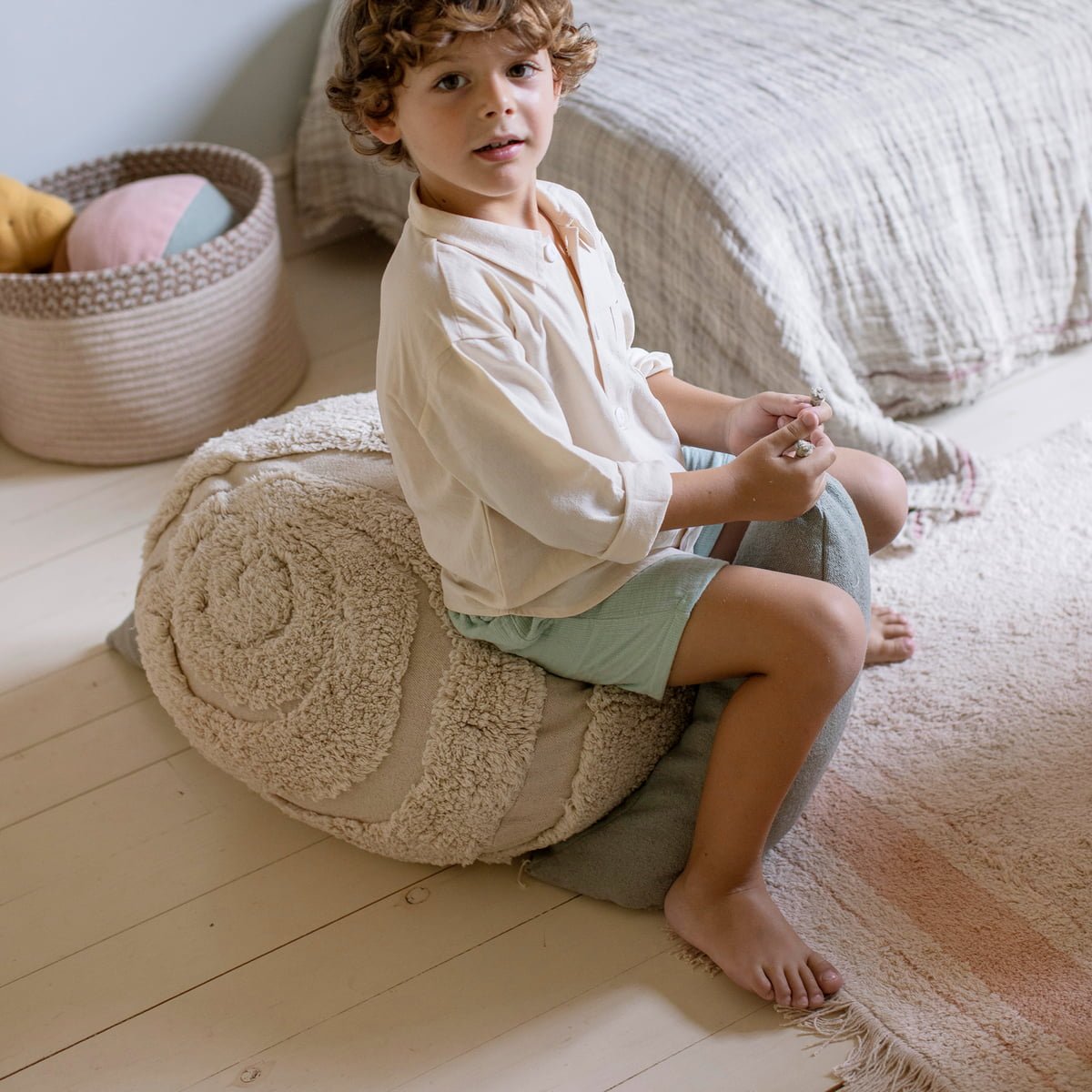 Lorena Canals Pouf MR.SNAIL vintage blau | 95x45cm - Sir Henrys
