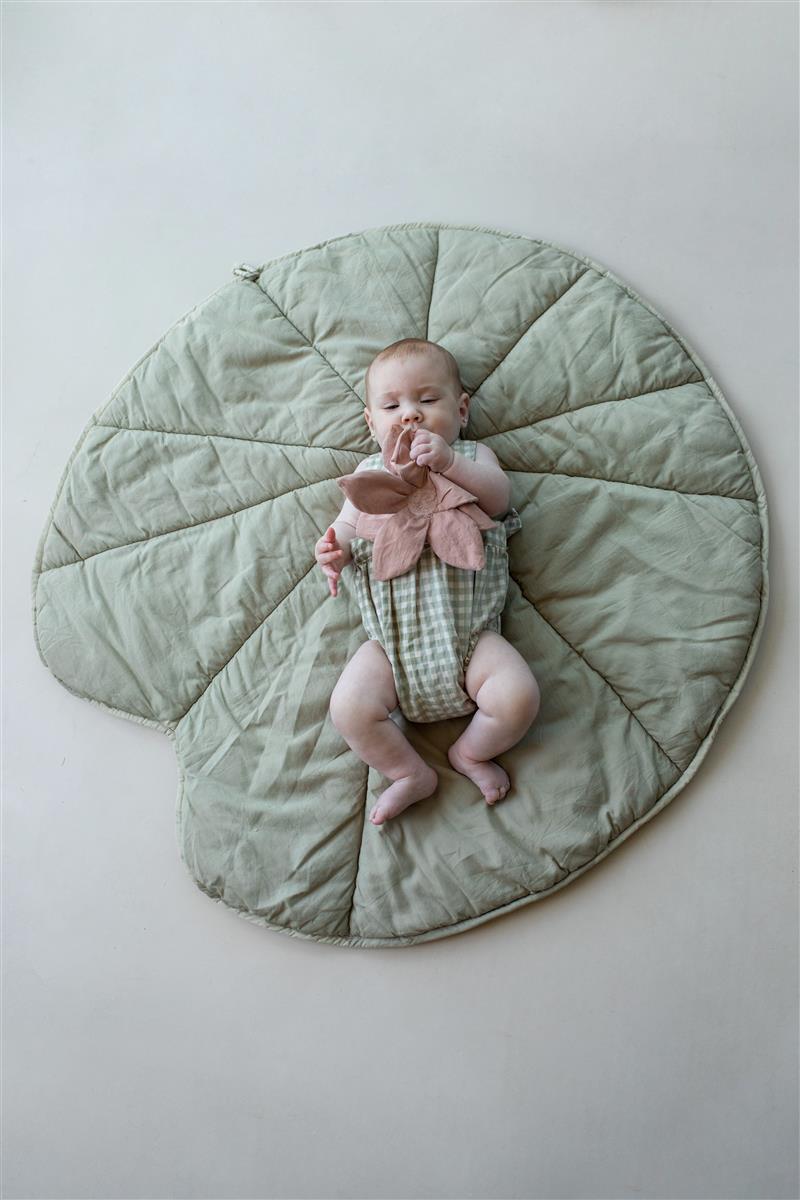 Lorena Canals Spielmatte WATER LILY oliv | 95x95cm - Sir Henrys