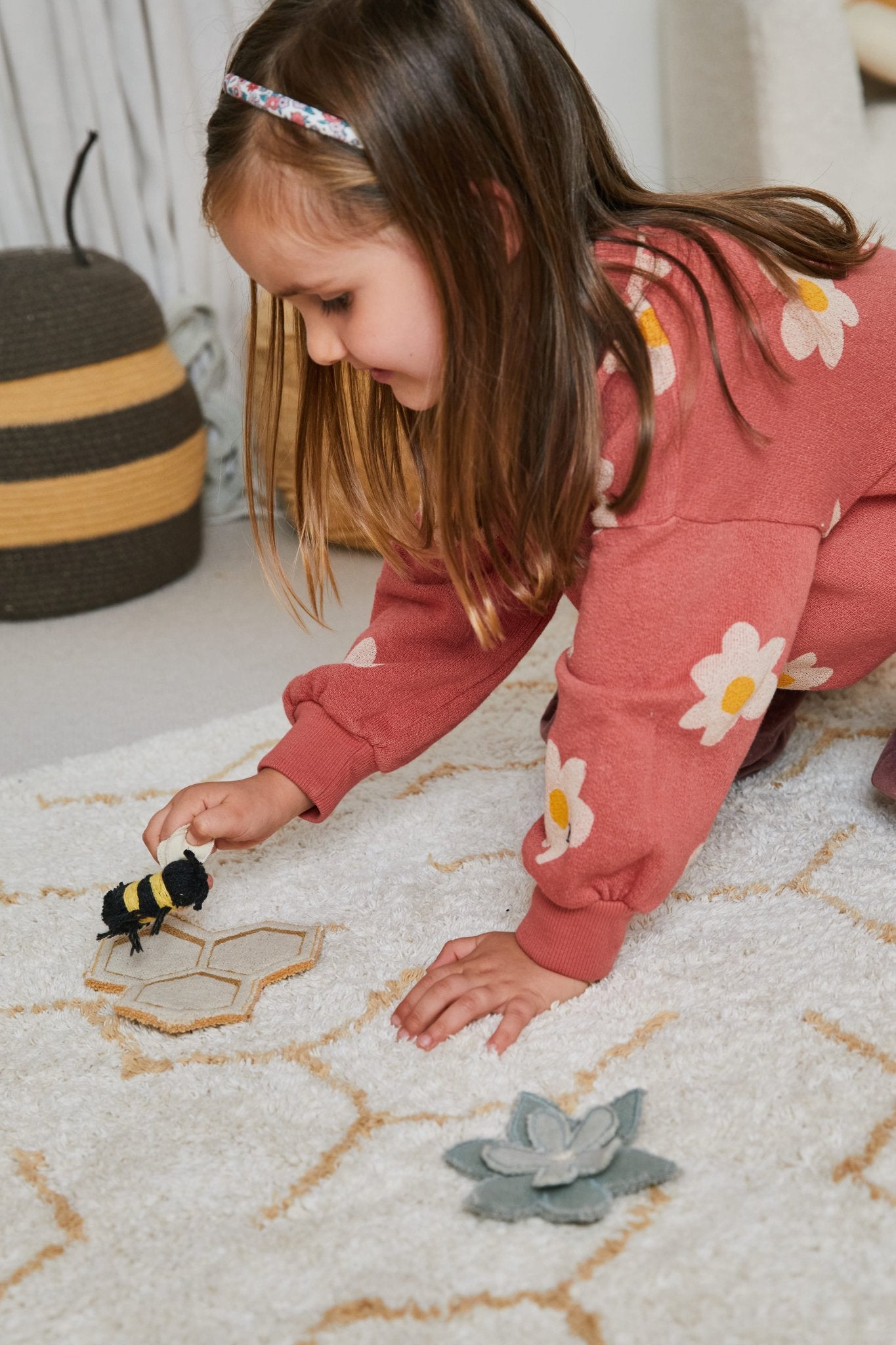 Lorena Canals waschbarer Spielteppich POLLINATION | 90x130cm - Sir Henrys