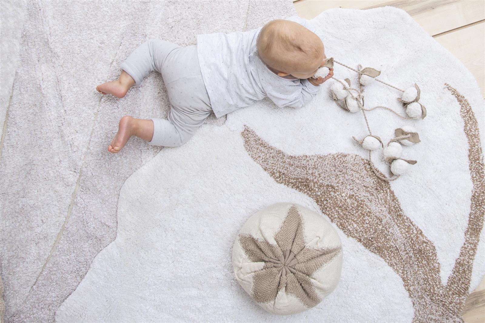 Lorena Canals Waschbarer Teppich COTTON FLOWER | 130x120cm - Sir Henrys