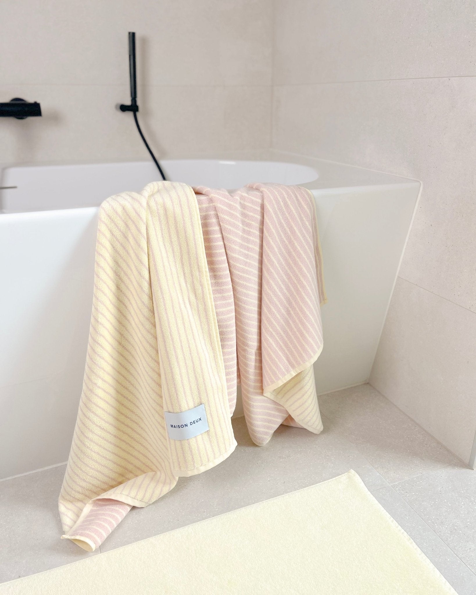 Maison Deux Strandtuch STRIPES COLOR Butter Yellow Pink | 180x90cm - Sir Henrys