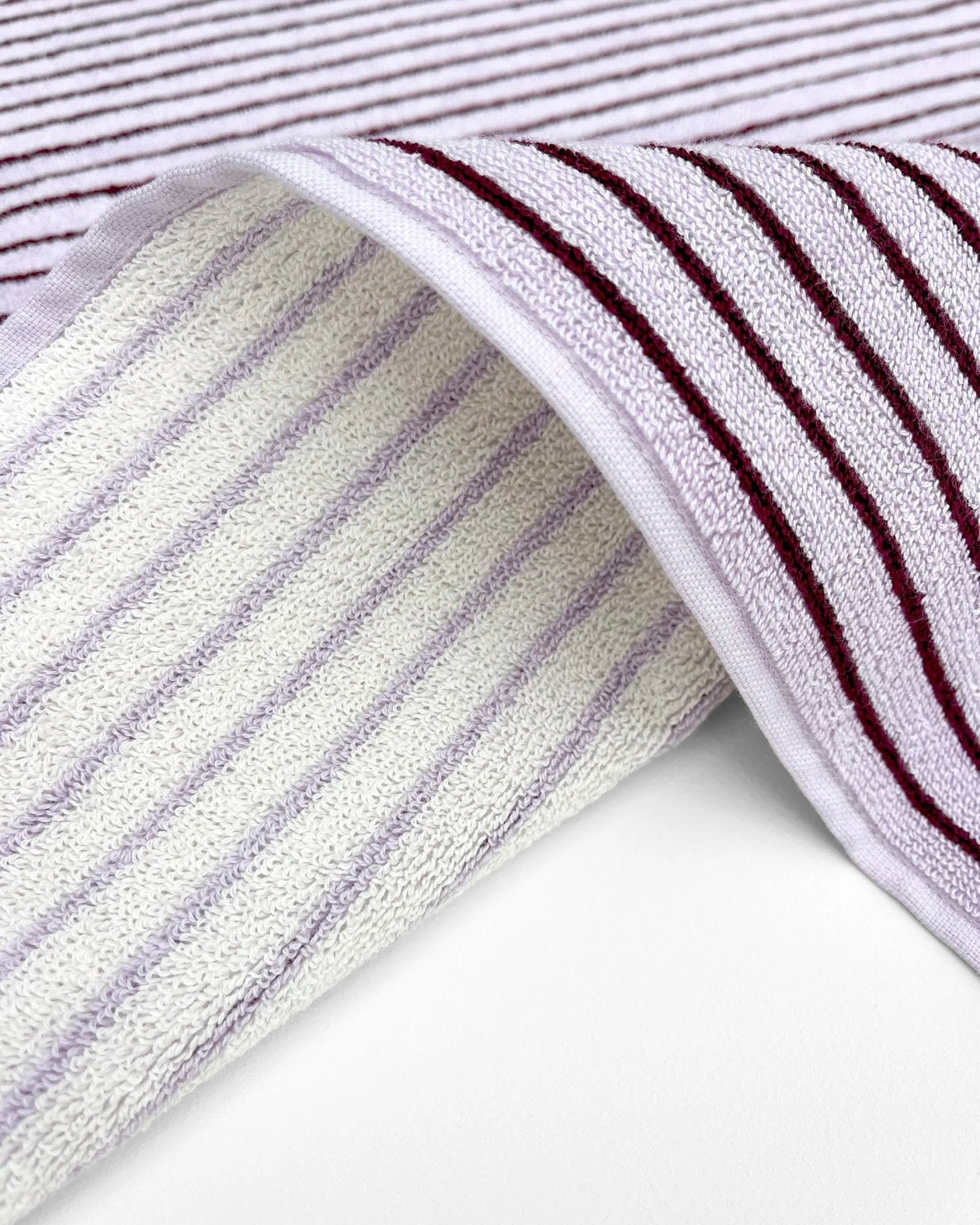 Maison Deux Strandtuch STRIPES COLOR Lilac Bordo | 180x90cm - Sir Henrys