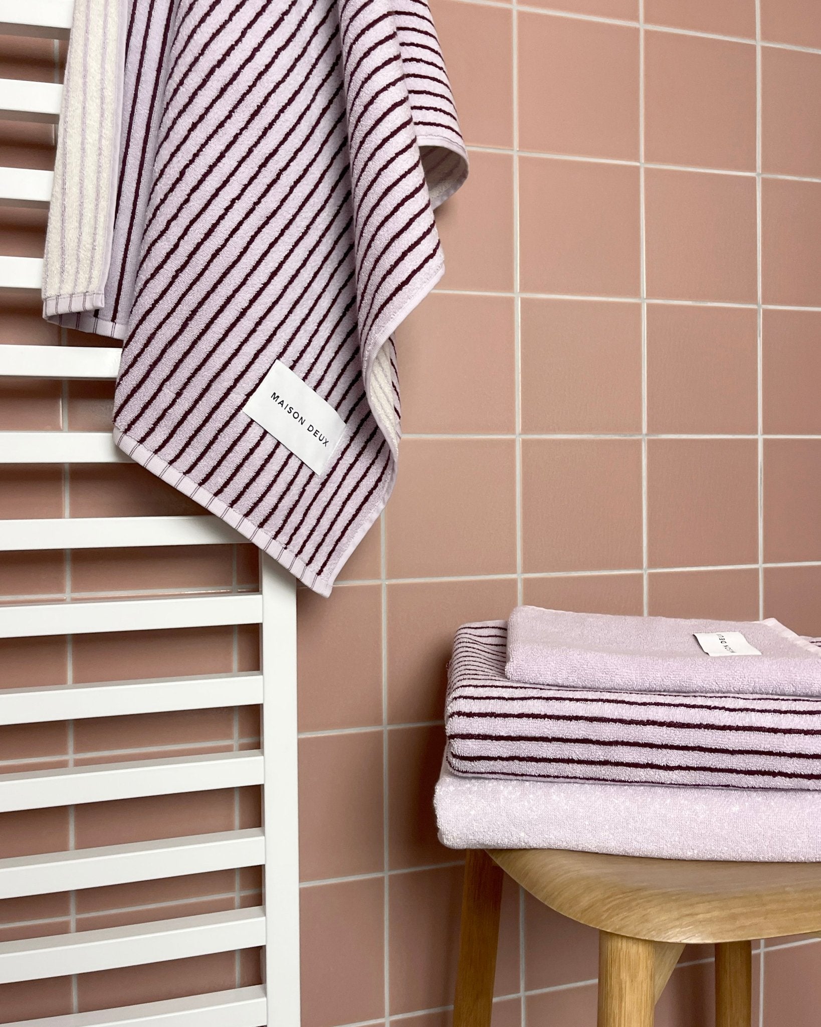 Maison Deux Strandtuch STRIPES COLOR Lilac Bordo | 180x90cm - Sir Henrys