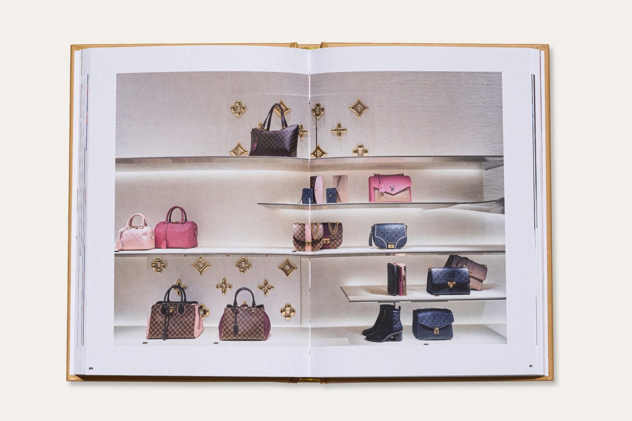 New Mags Buch THE ESSENCE OF LOUIS VUITTON | 22x15x2 cm - Sir Henrys