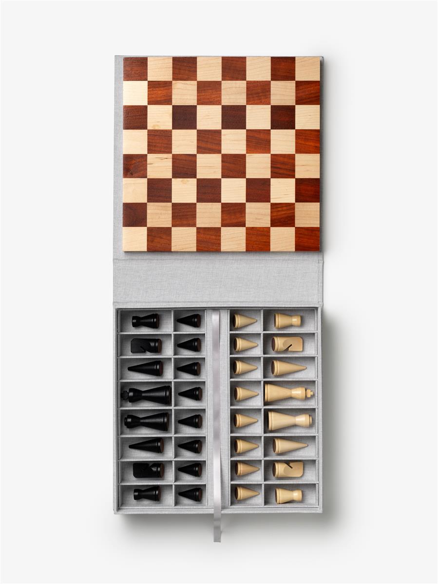 PRINTWORKS Brettspiel WOOD CHESS - THE MODERNIST hellgrau | 30x30,5x6,5cm