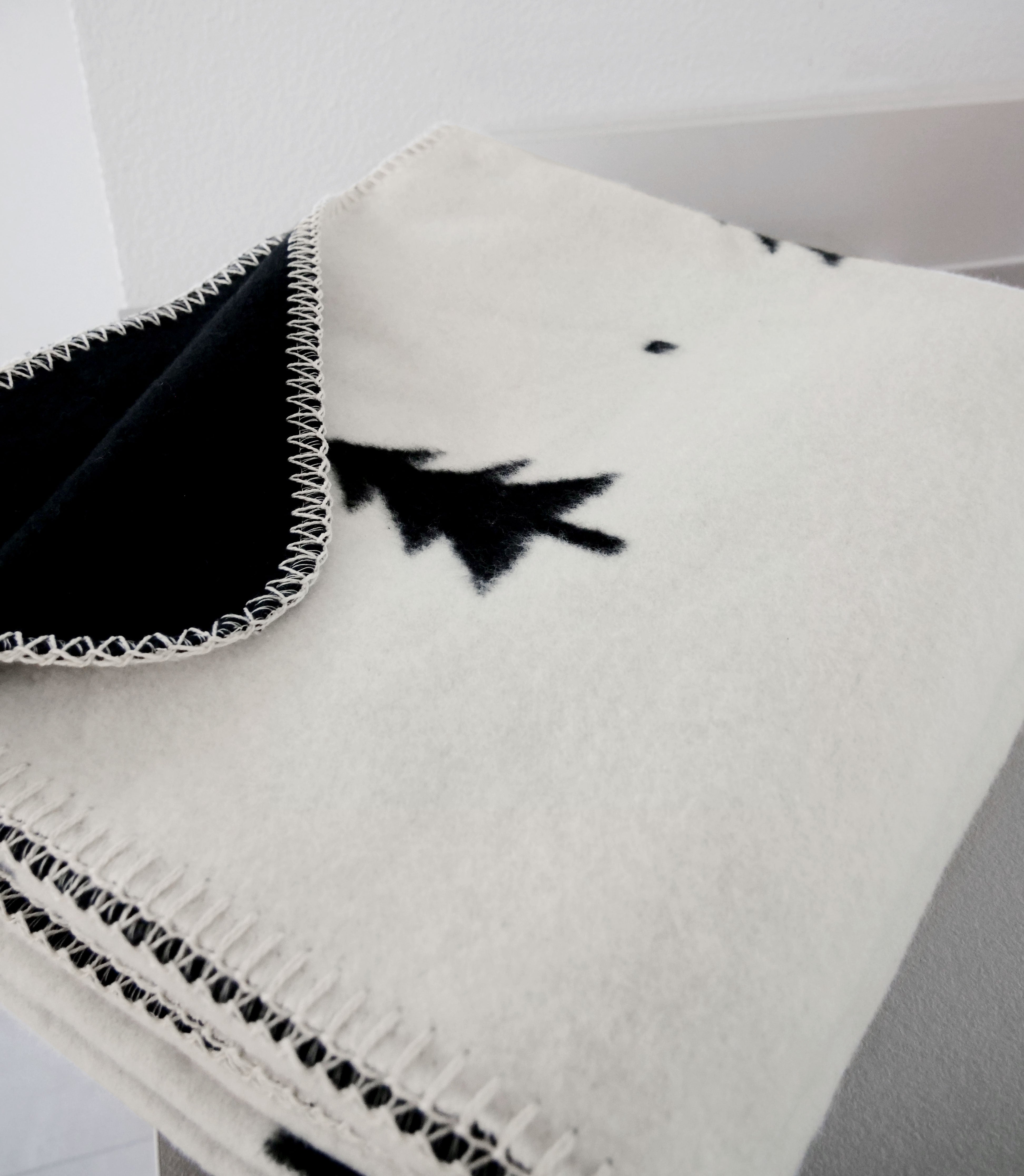 RIEMA Kuscheldecke SMILLA Tannenbäume schwarz creme | 150x200cm