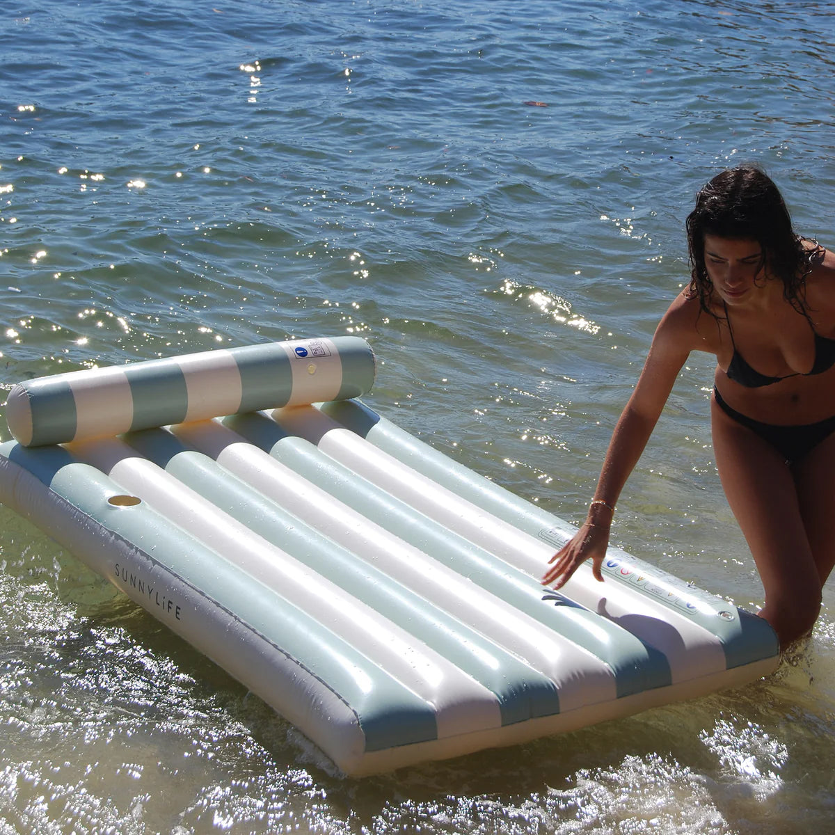 Sunnylife Luftmatratze LUXE LILO STRIPE grün creme gestreift | 180x105x30cm
