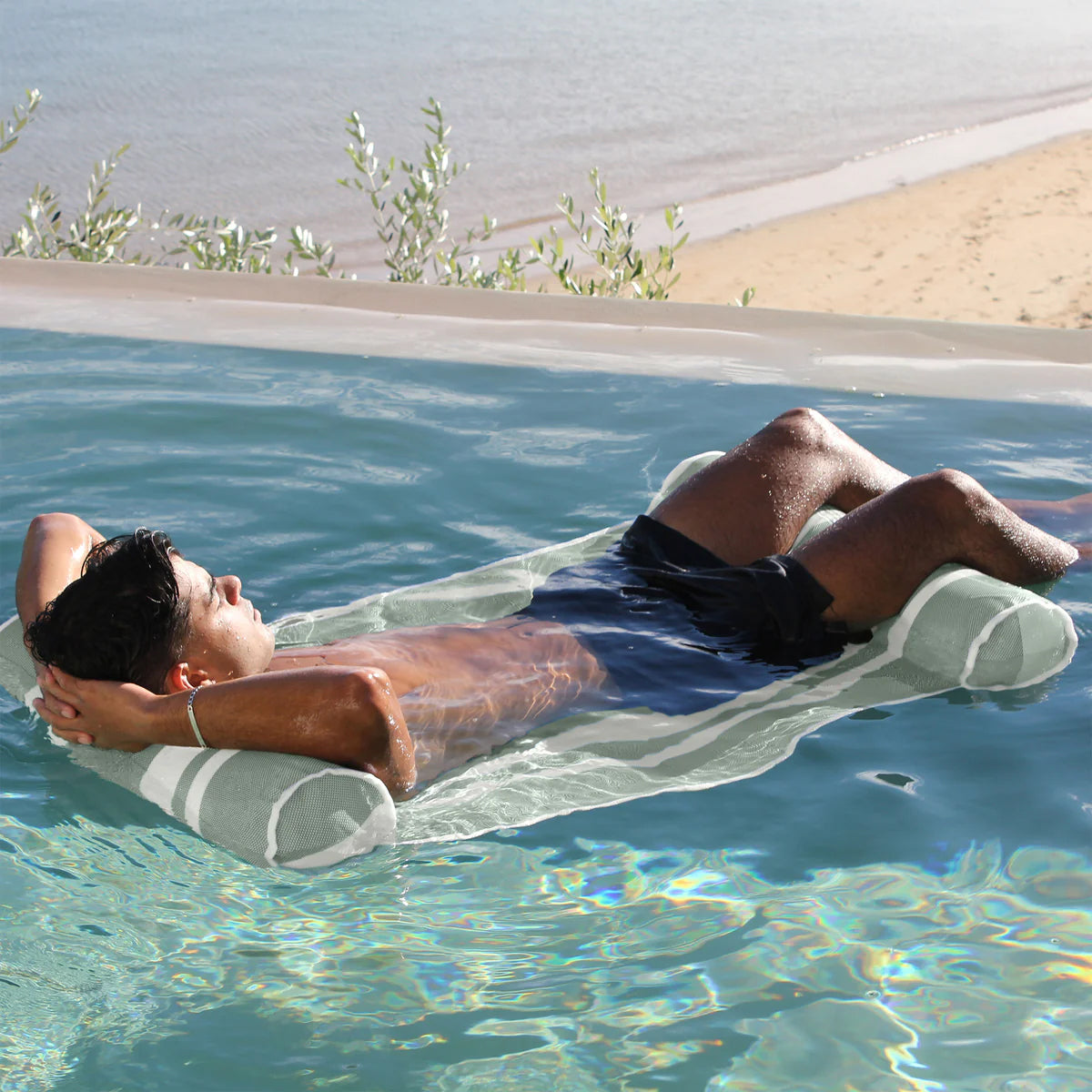Sunnylife Hängematte MESH SEAGRASS salbei creme gestreift | 112cm