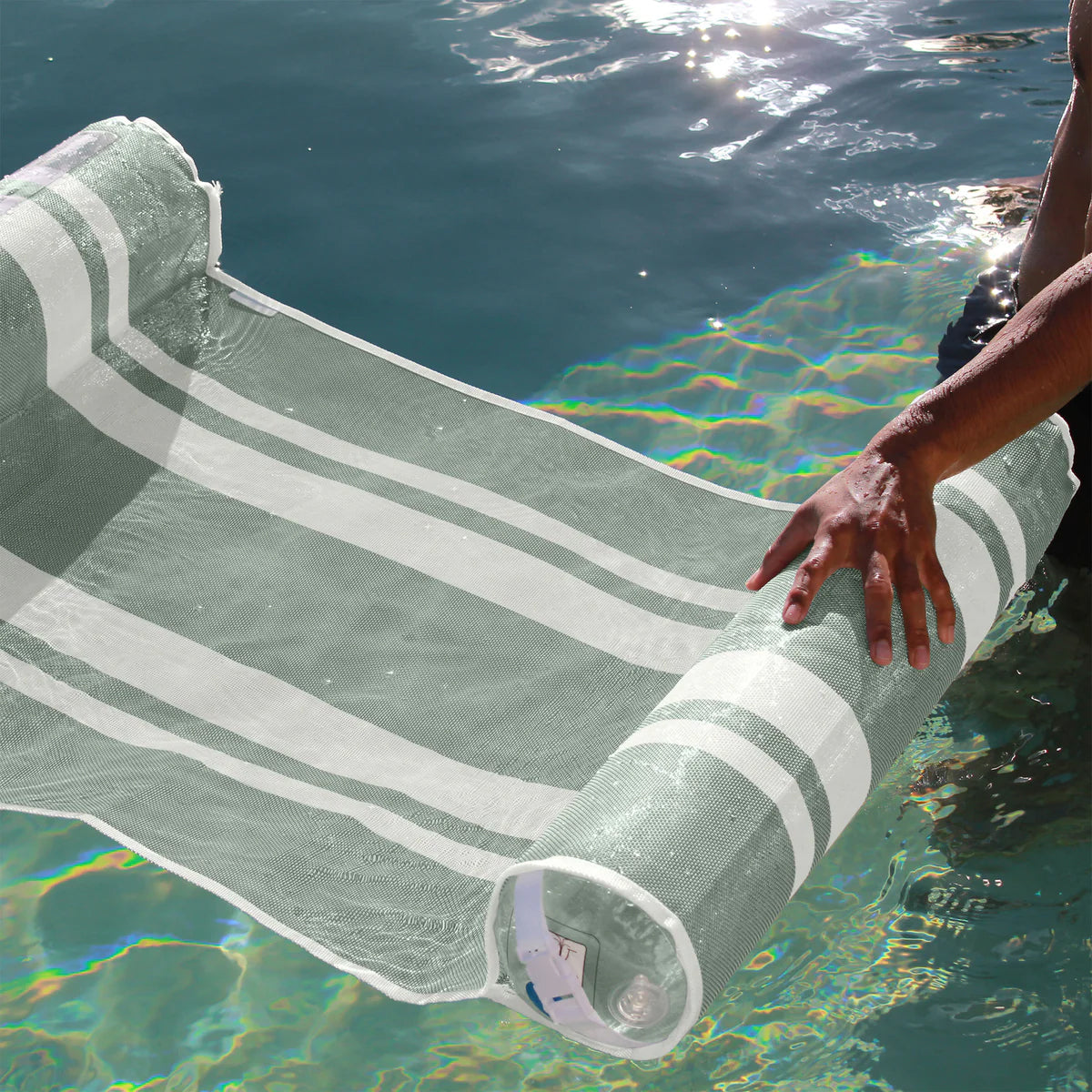 Sunnylife Hängematte MESH SEAGRASS salbei creme gestreift | 112cm