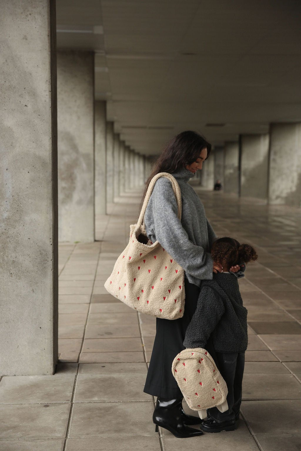 Studio Noos Tasche TEDDY HEARTS MOM - BAG ecru rot | 58x42cm - Sir Henrys