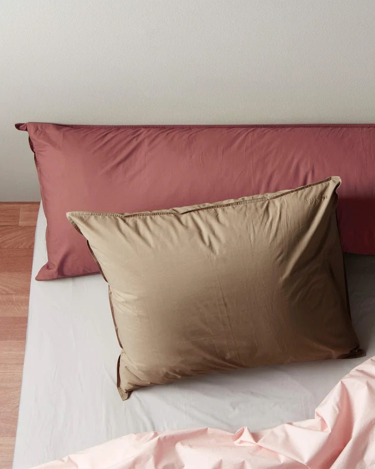 Suite702 Kissenbezug BEDMATE 140 BRIQUE RED rot | 50x140cm - Sir Henrys