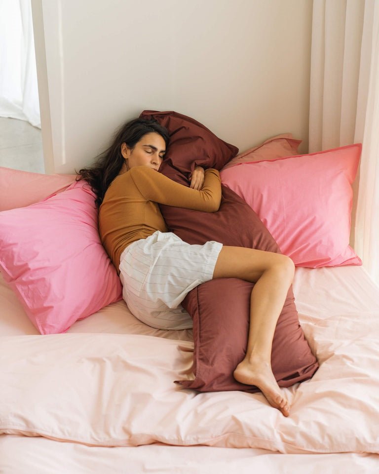 Suite702 Kissenbezug BEDMATE 140 BRIQUE RED rot | 50x140cm - Sir Henrys