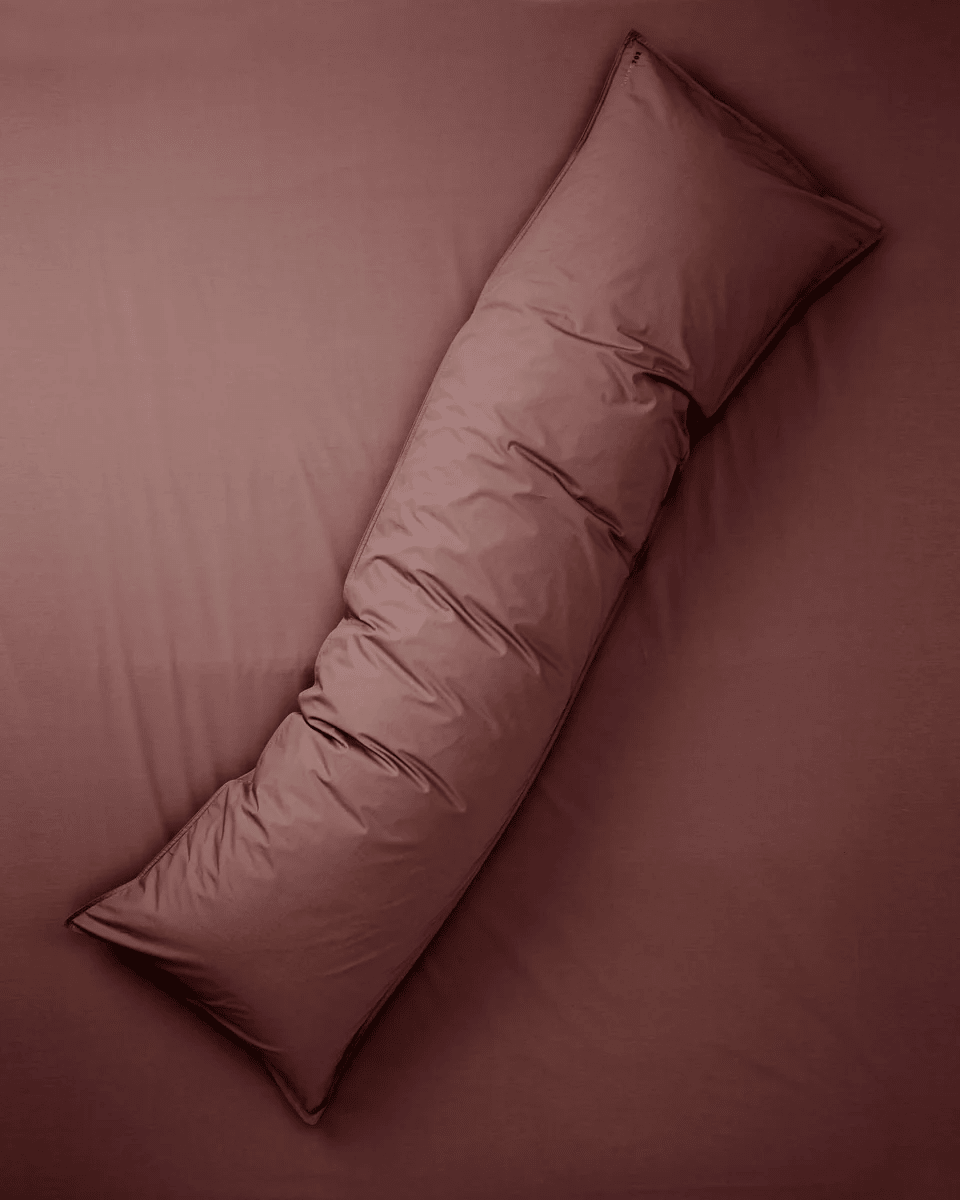 Suite702 Kissenbezug BEDMATE 180 BRIQUE RED rot | 50x180cm - Sir Henrys