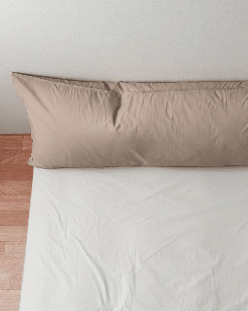Suite702 Kissenbezug BEDMATE 180 CAMEL beige | 50x180cm - Sir Henrys