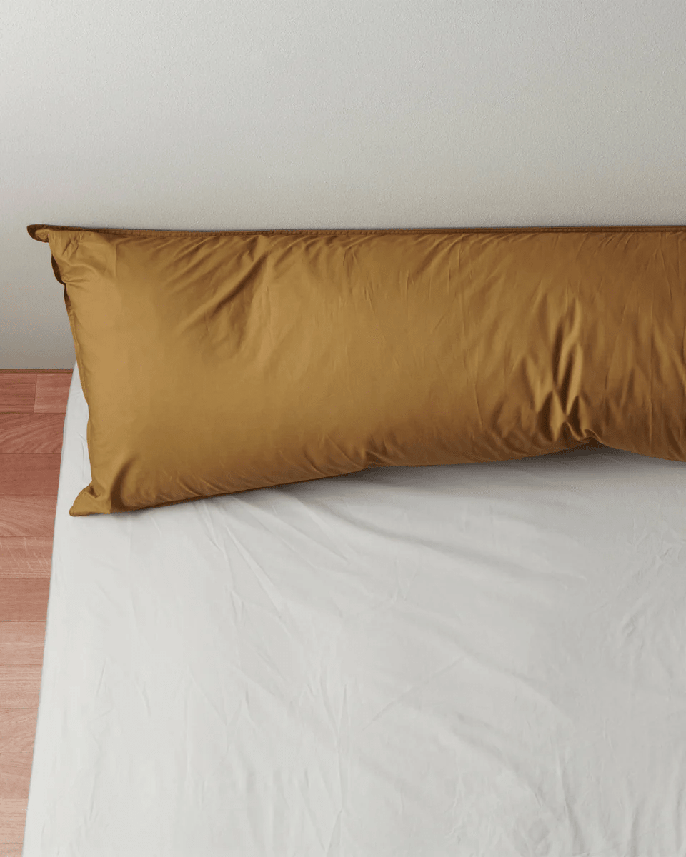 Suite702 Kissenbezug BEDMATE 180 KHAKI GOLD | 50x180cm - Sir Henrys