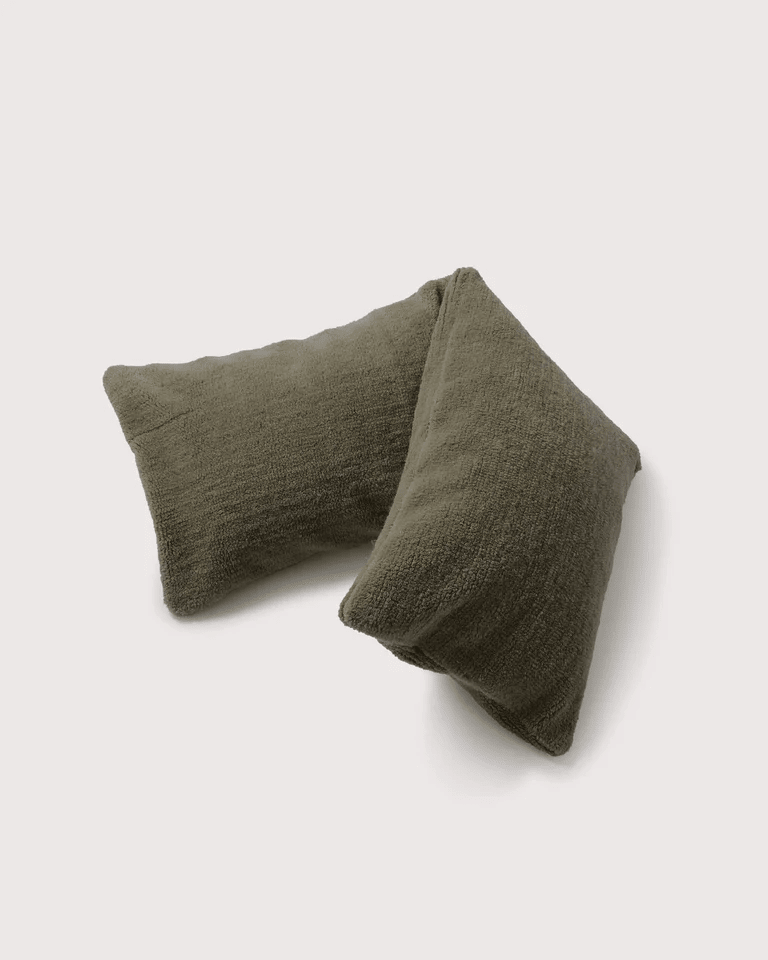 Suite702 Kissenhülle BEDMATE 160 Furry DARK OLIVE grün | 50x160cm - Sir Henrys