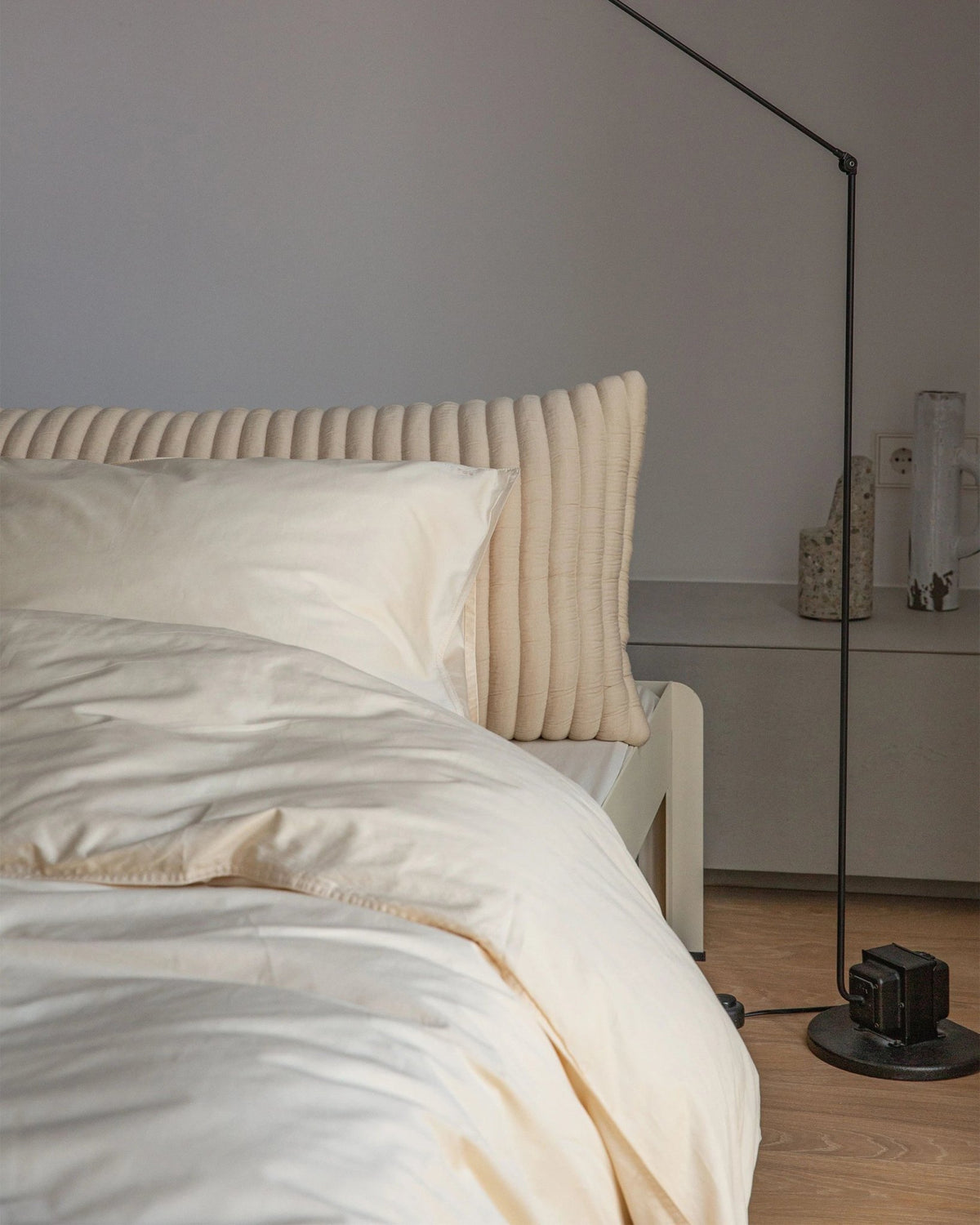Suite702 KIssenhülle PUFFY PILLOW BEIGE | 50x180cm - Sir Henrys