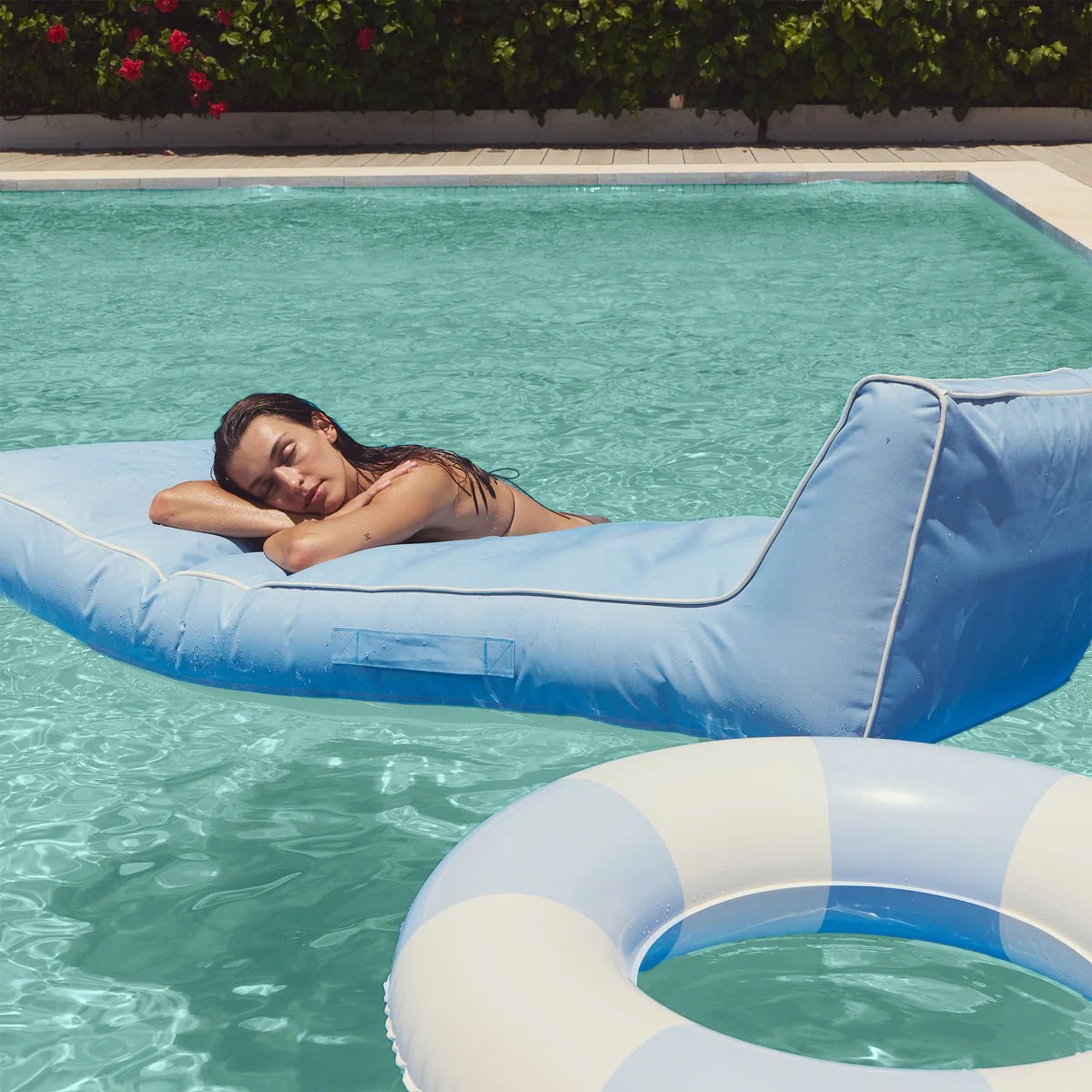 Sunnylife Pool & Outdoor Liege LUXE LA MER hellblau | 180x85x50cm - Sir Henrys