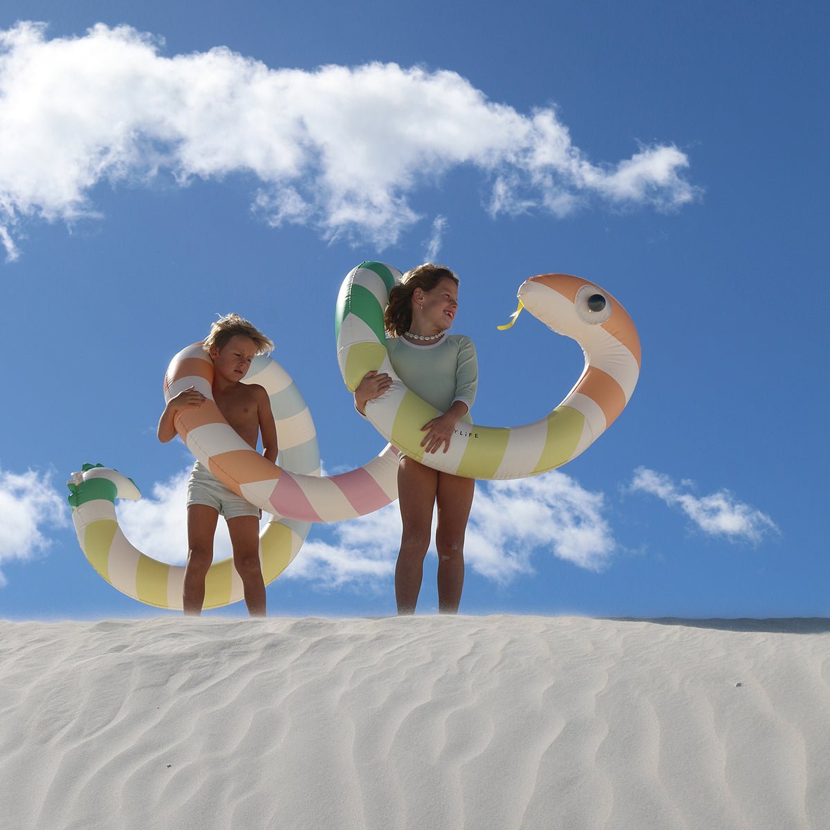 Sunnylife Poolnudel GIANT bunt gestreift | 245cm - Sir Henrys