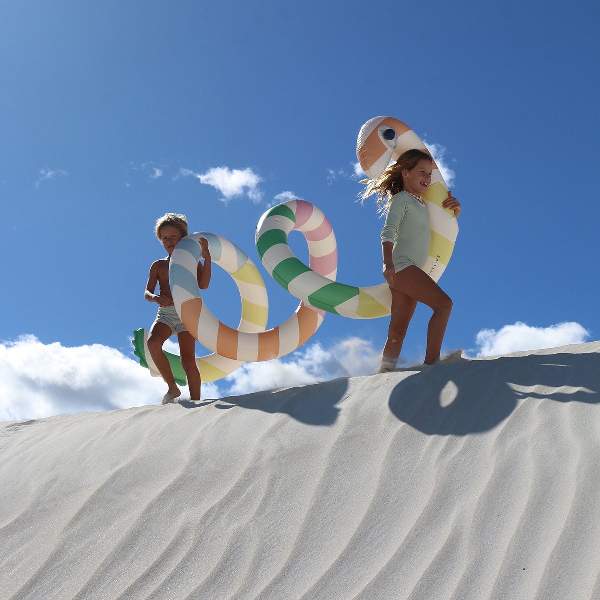 Sunnylife Poolnudel GIANT bunt gestreift | 245cm - Sir Henrys