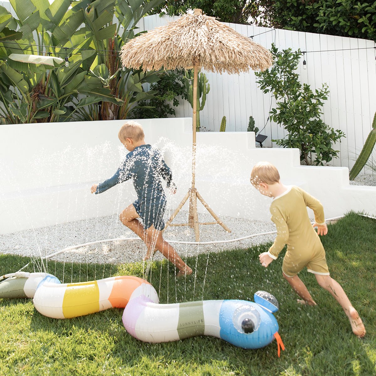 Sunnylife Wassersprinkler SNAKE - INTO THE WILD bunt | 185cm - Sir Henrys