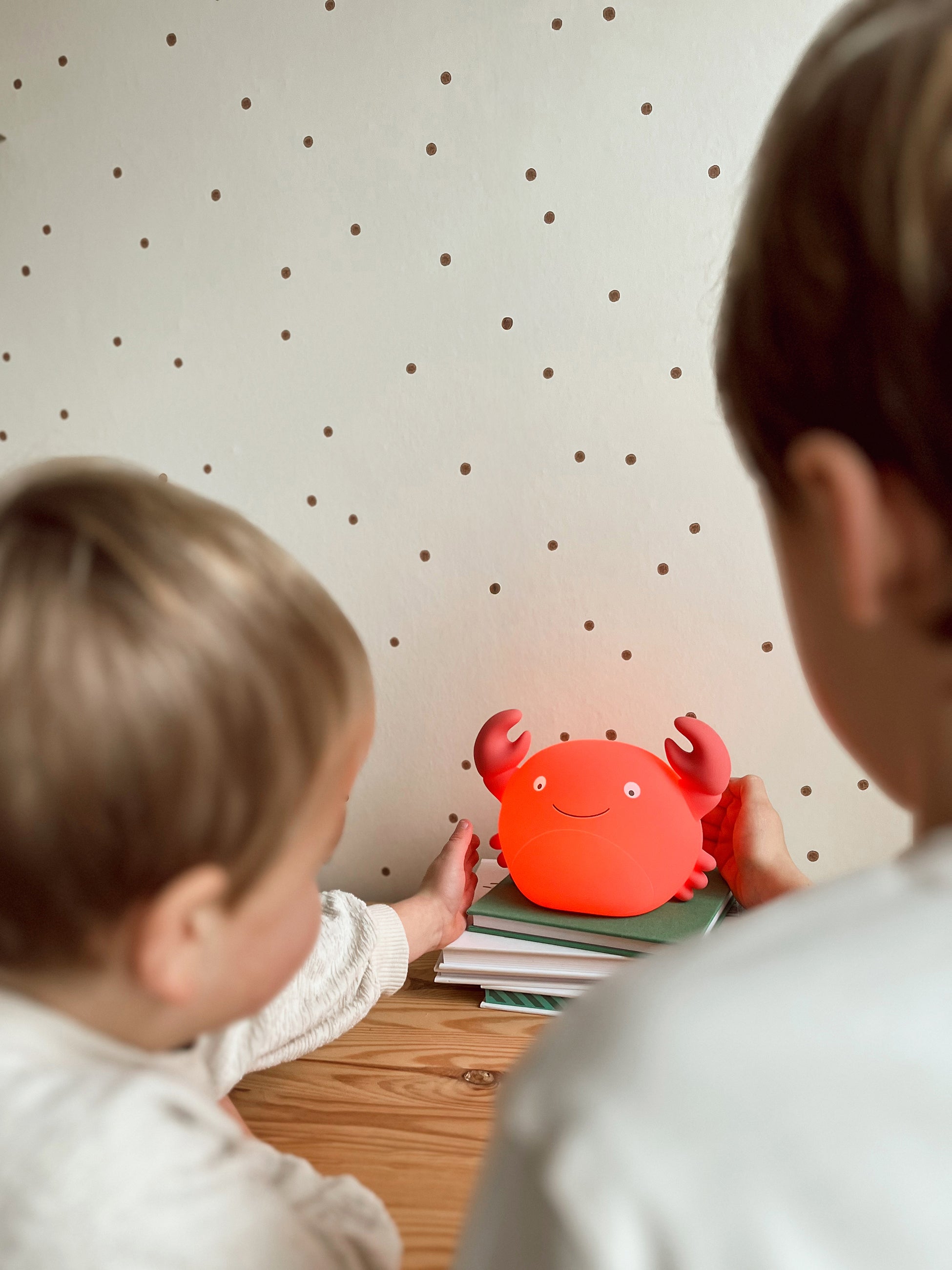 AP Junior Nachtlicht THEO THE CRAB koralle | 18x9,6x12,8cm