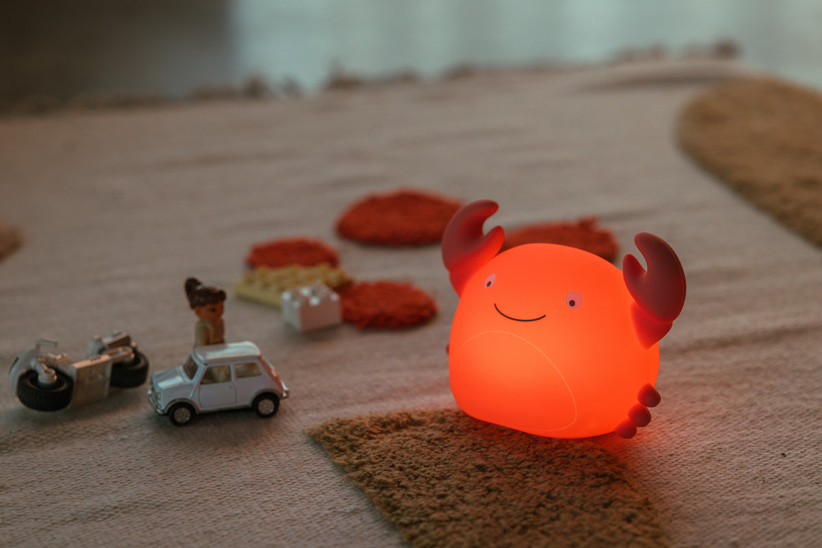 AP Junior Nachtlicht THEO THE CRAB koralle | 18x9,6x12,8cm
