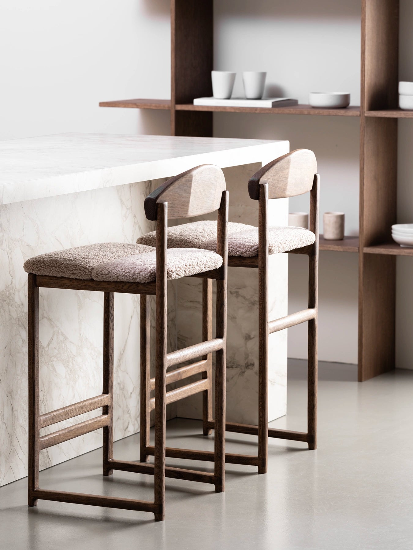 by Crea® Barhocker TED Dunkle Eiche Bouclé Greige