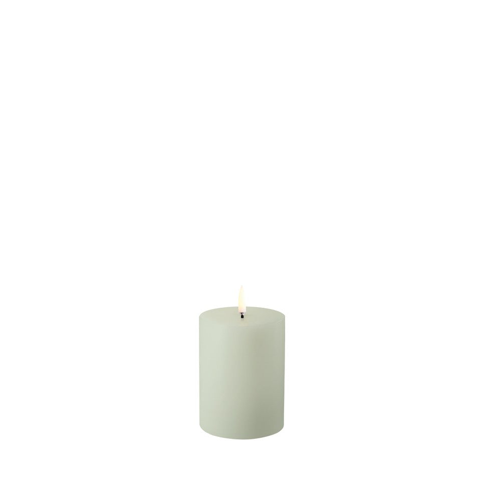 UYUNI Lighting LED Stumpenkerze SAGE GREEN hellgrün | Ø7,8x10 cm