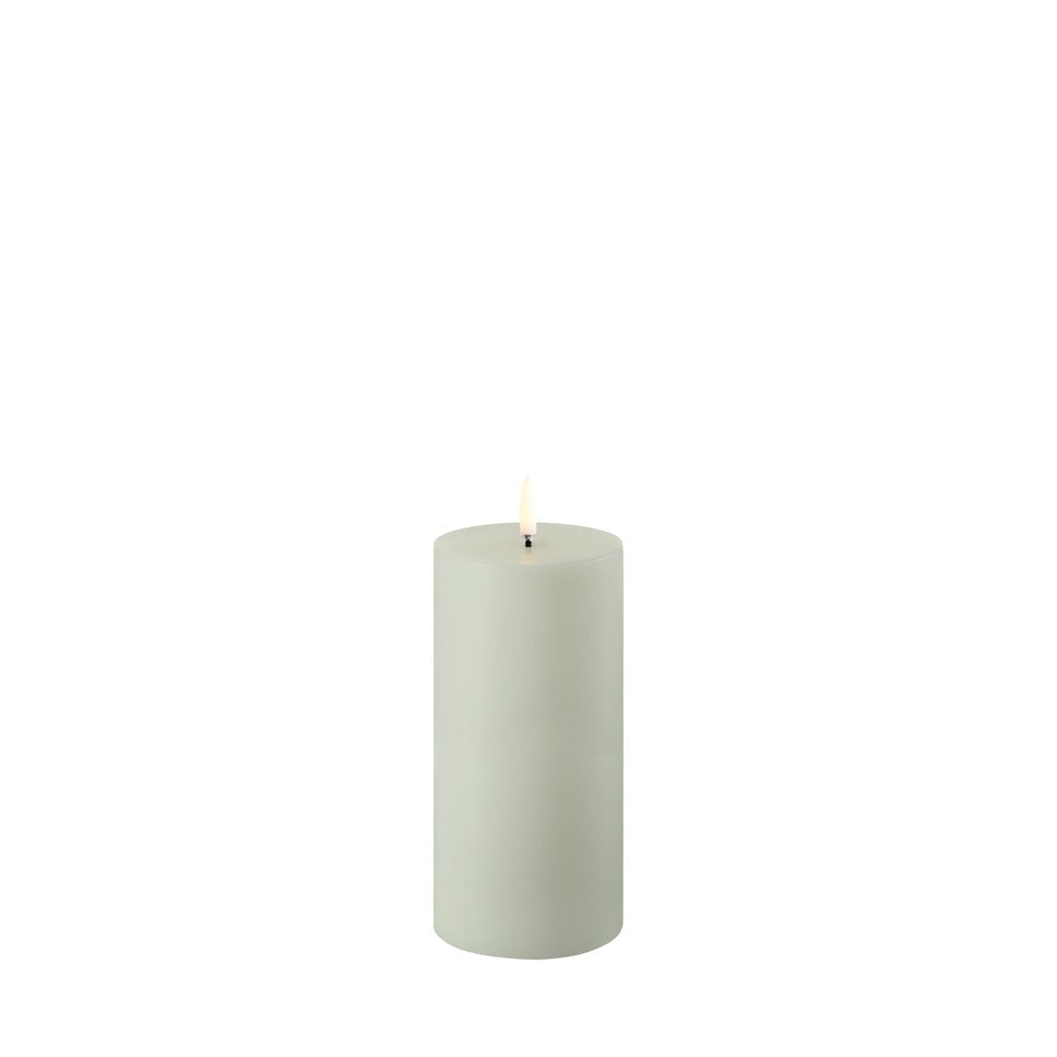 UYUNI Lighting LED Stumpenkerze SAGE GREEN | Ø 7,8x15 cm