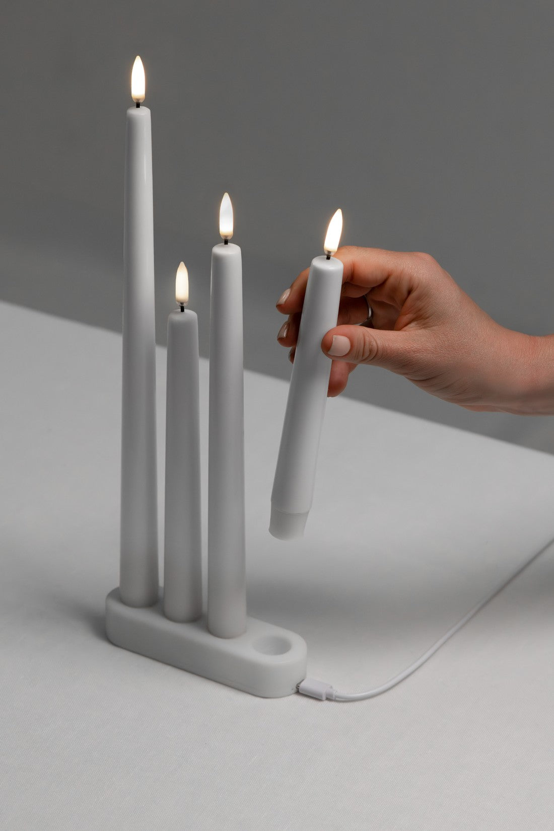 UYUNI Lighting Ladestation LED STABKERZE für 4 Stück weiß | 13x4 cm