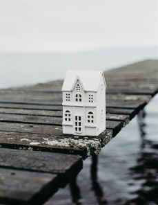 Storefactory Dekohaus BYN Nr 3 weiß | 10x9x15 cm