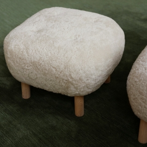 &Tradition Pouf LITTLE PETRA VB1 Schaffell...