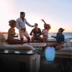 The JOOULY Getränkekühler mit Bluetooth Lautsprecher und Licht JOOULY LTD 50 weiß | Ø31x53cm